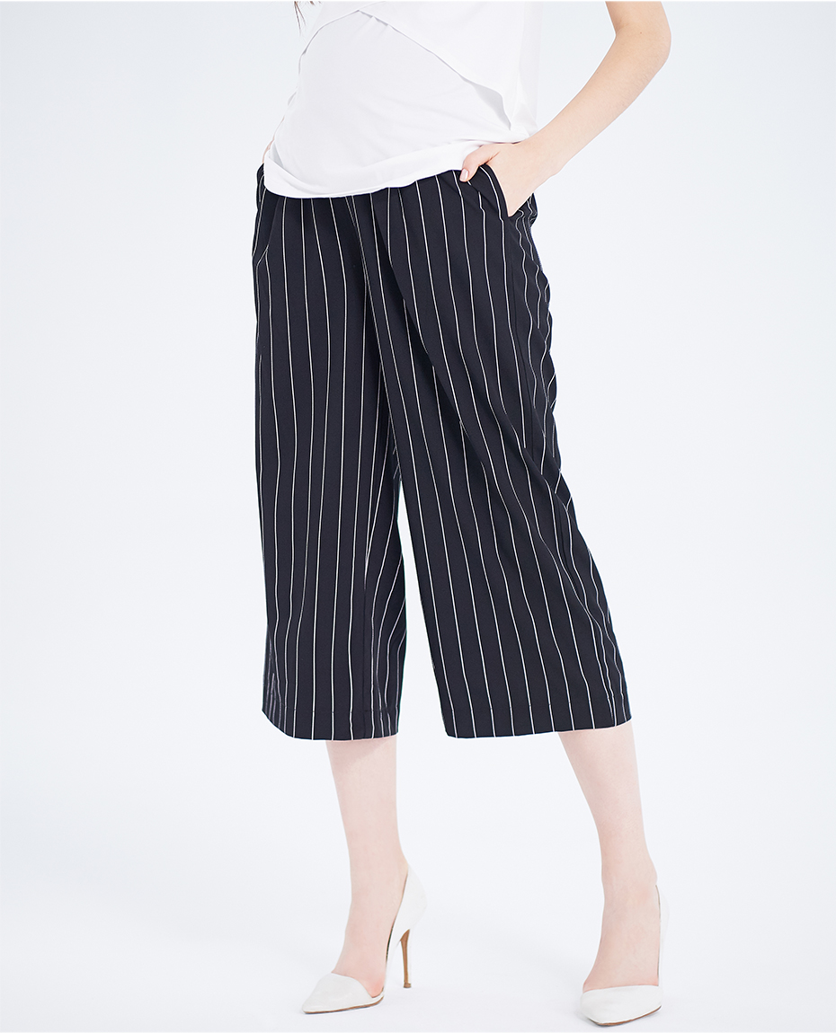 輕薄俐落的孕婦褲款式-推薦寬版黑底白條八分孕婦褲