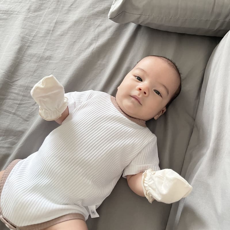 寶寶手套的保護作用-嬰兒用品